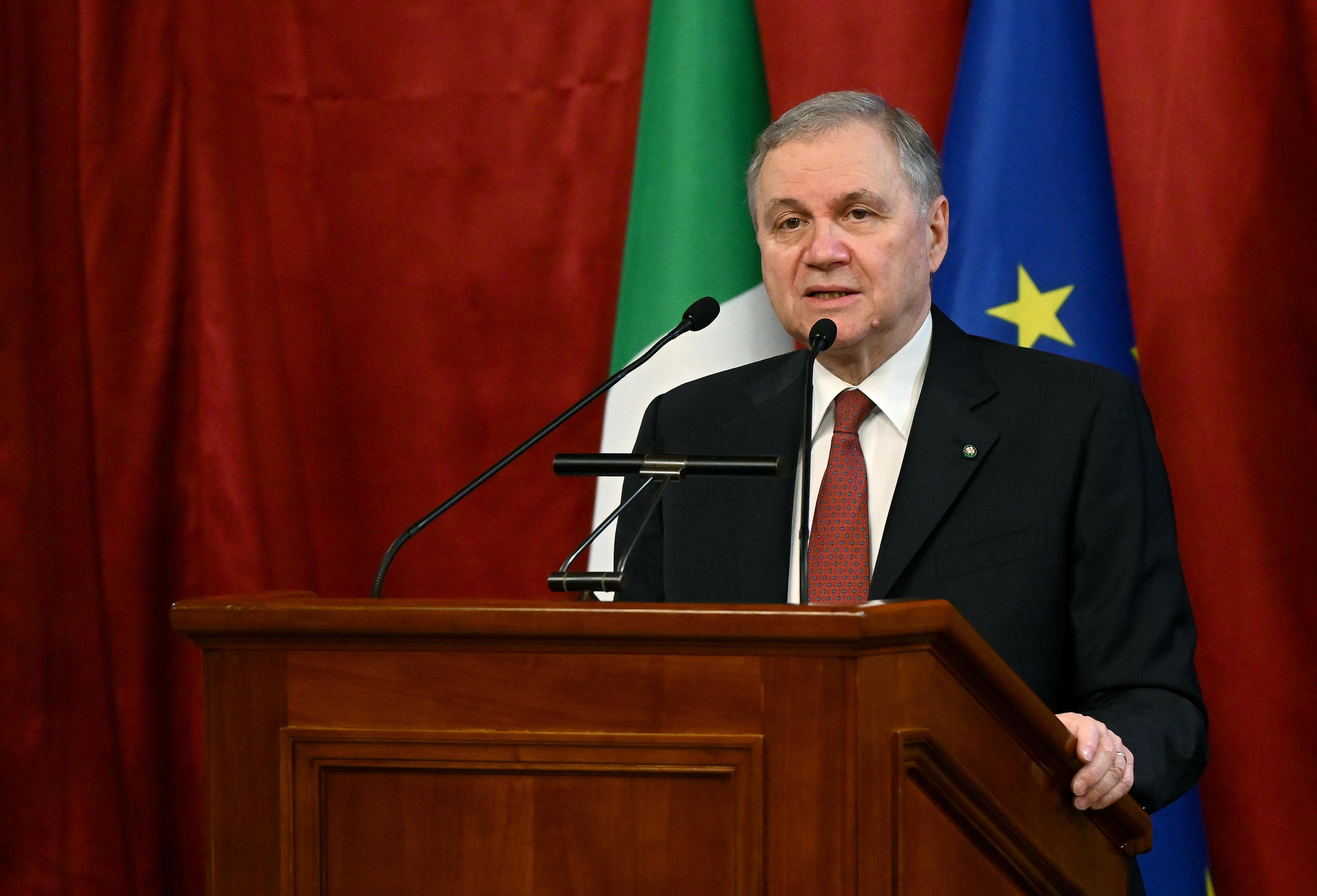 Visco: “Nel 2023 ci sarà un forte rallentamento dell’economia”