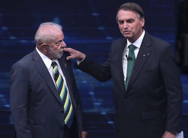 Lula vs Bolsonaro: volano stracci
