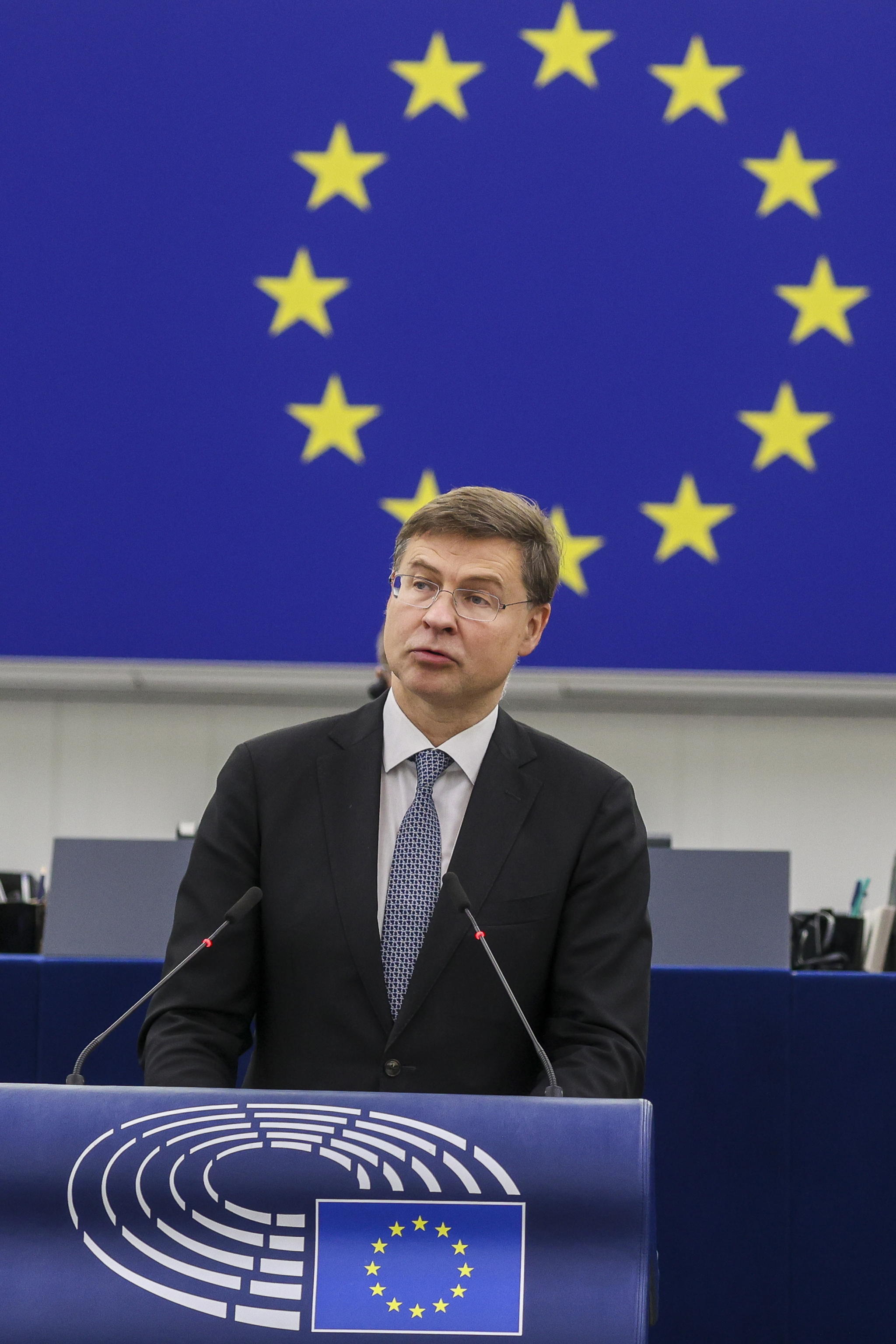 Energia, Dombrovskis: “Sostegni a pioggia sono una cattiva idea”