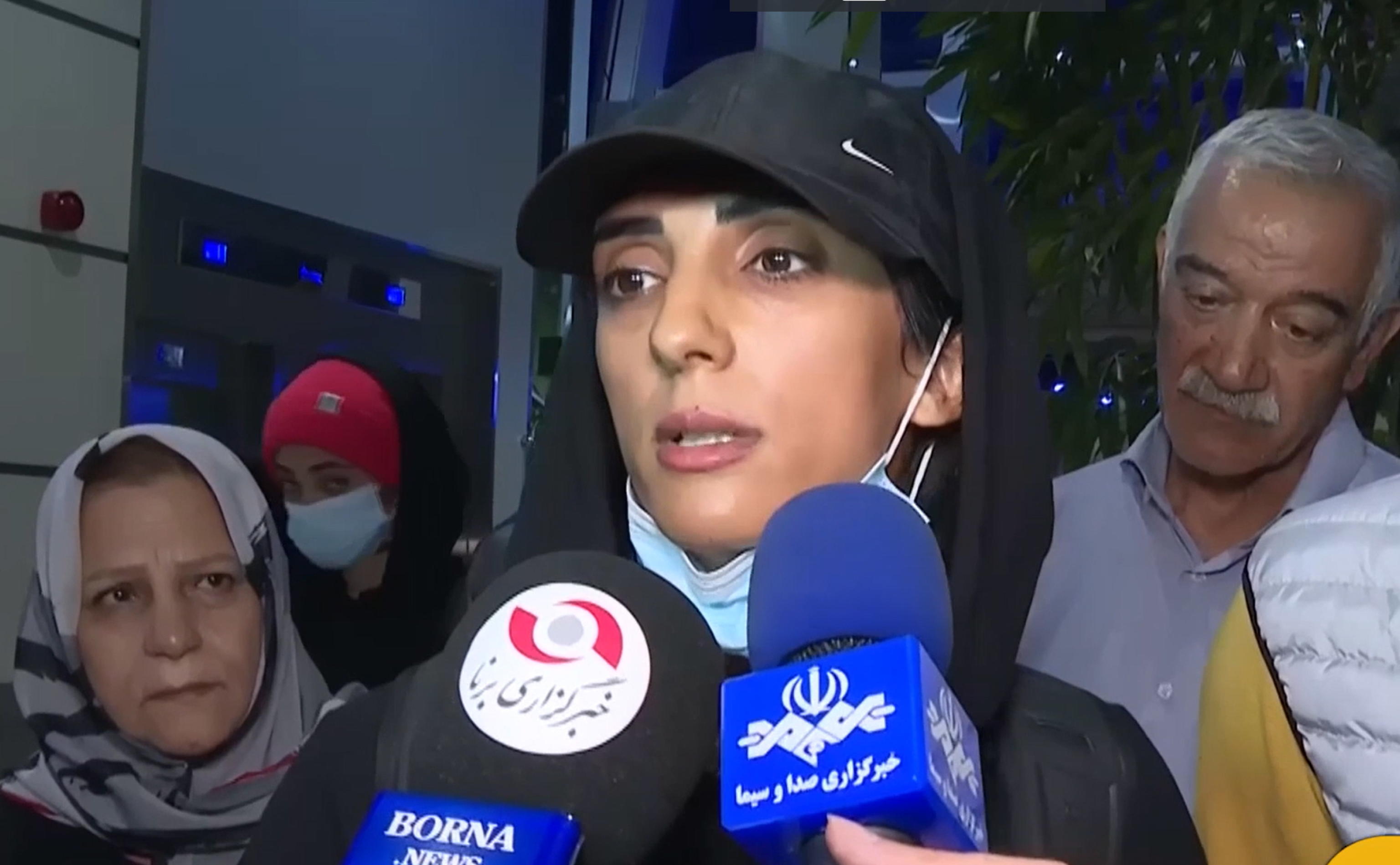 Iran, Rekabi costretta all’abiura