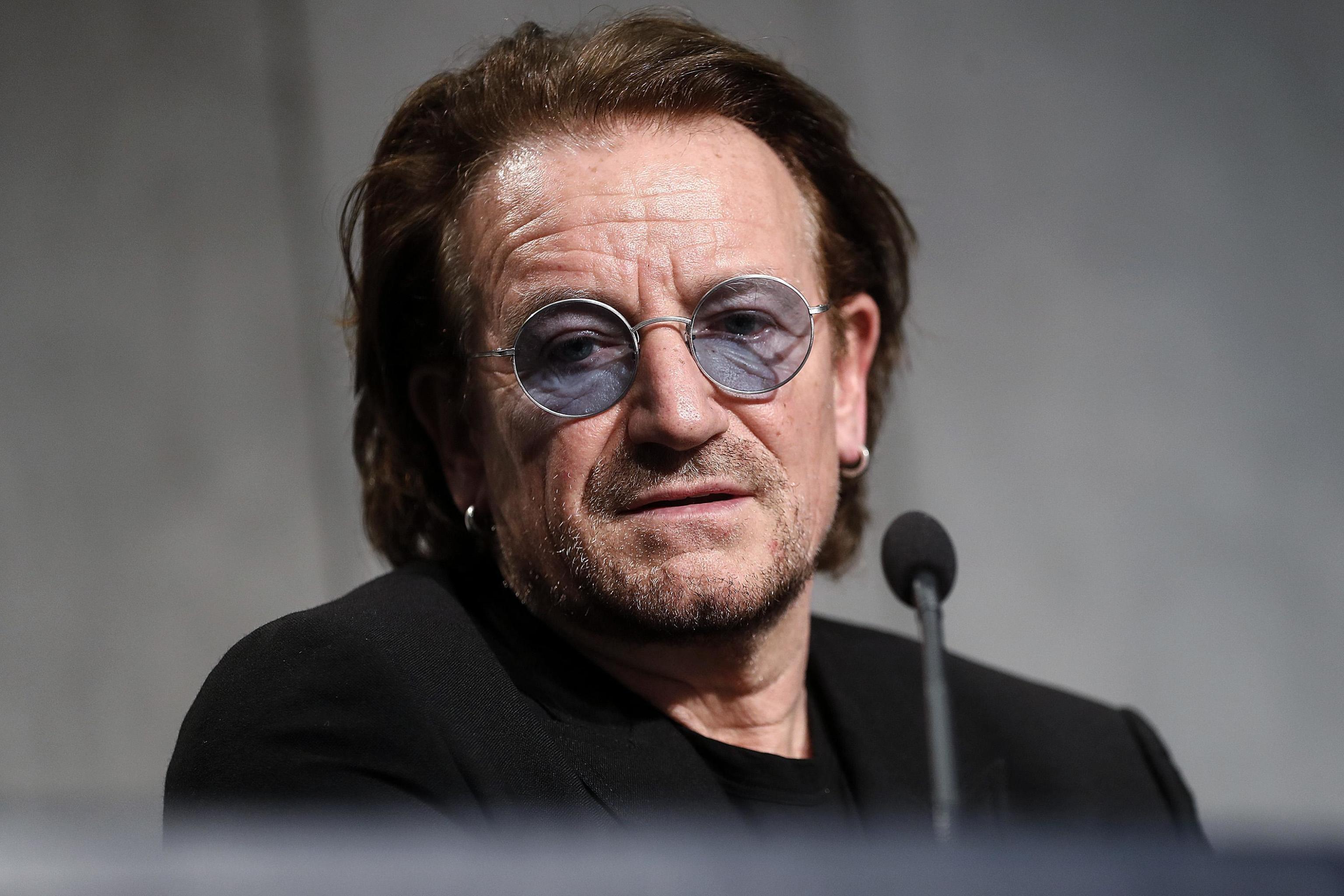 Bono, l’autobiografia s’intitola “Surrender: 40 Songs, One Story”
