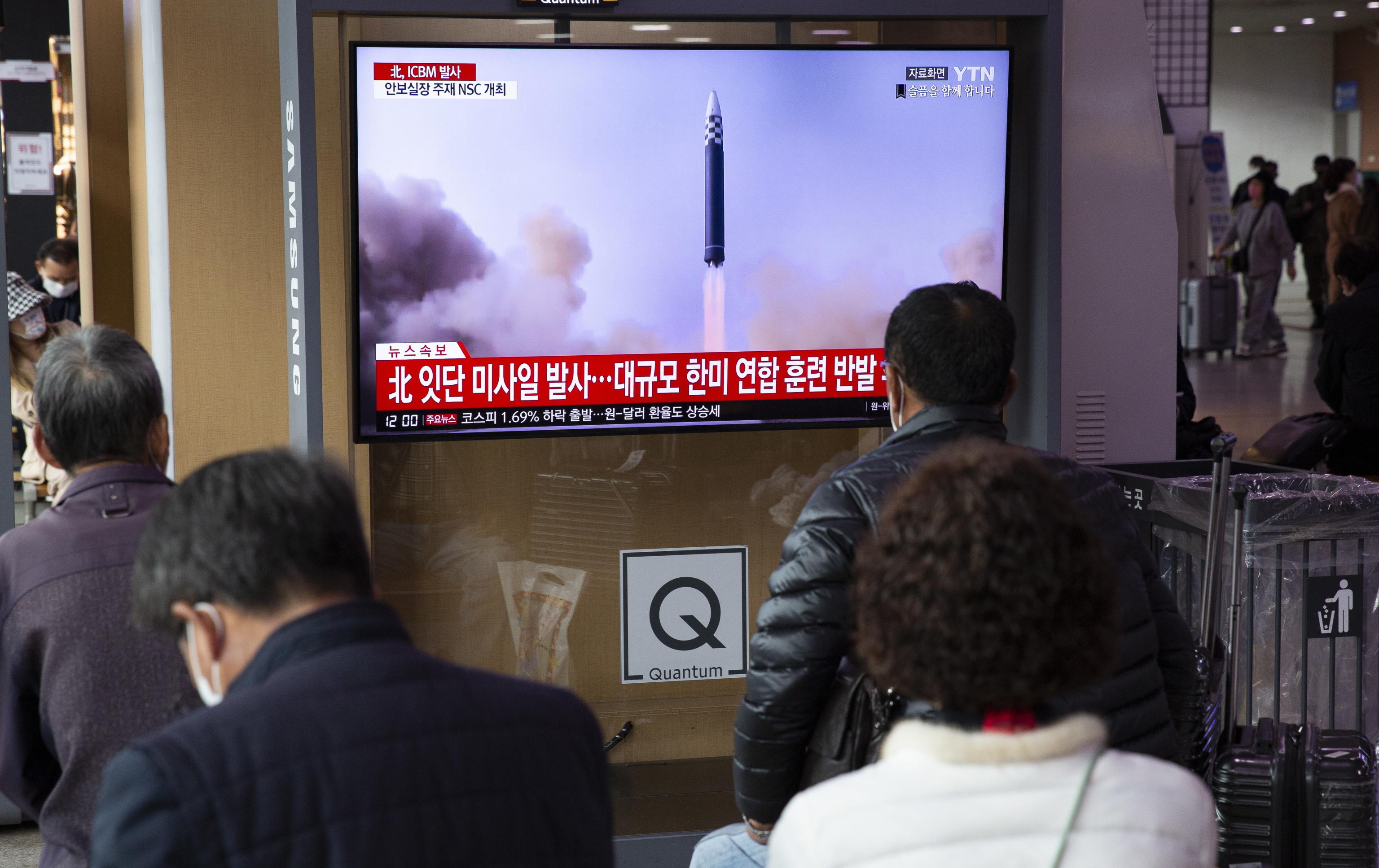 Missili dalla Corea del Nord, Tokyo: “Un oltraggio”
