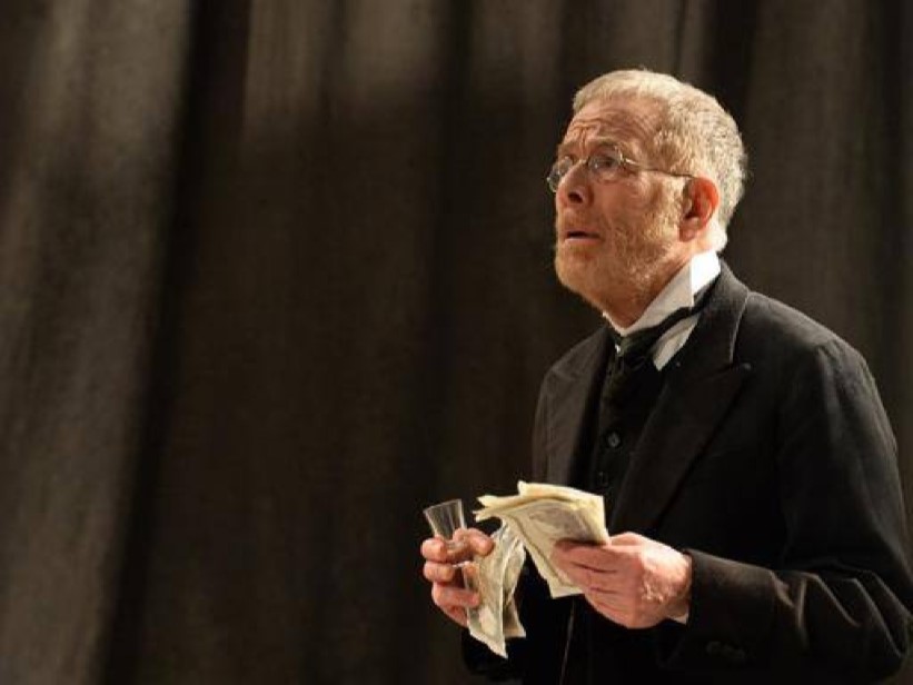 “Il berretto a sonagli”: Lavia da applausi