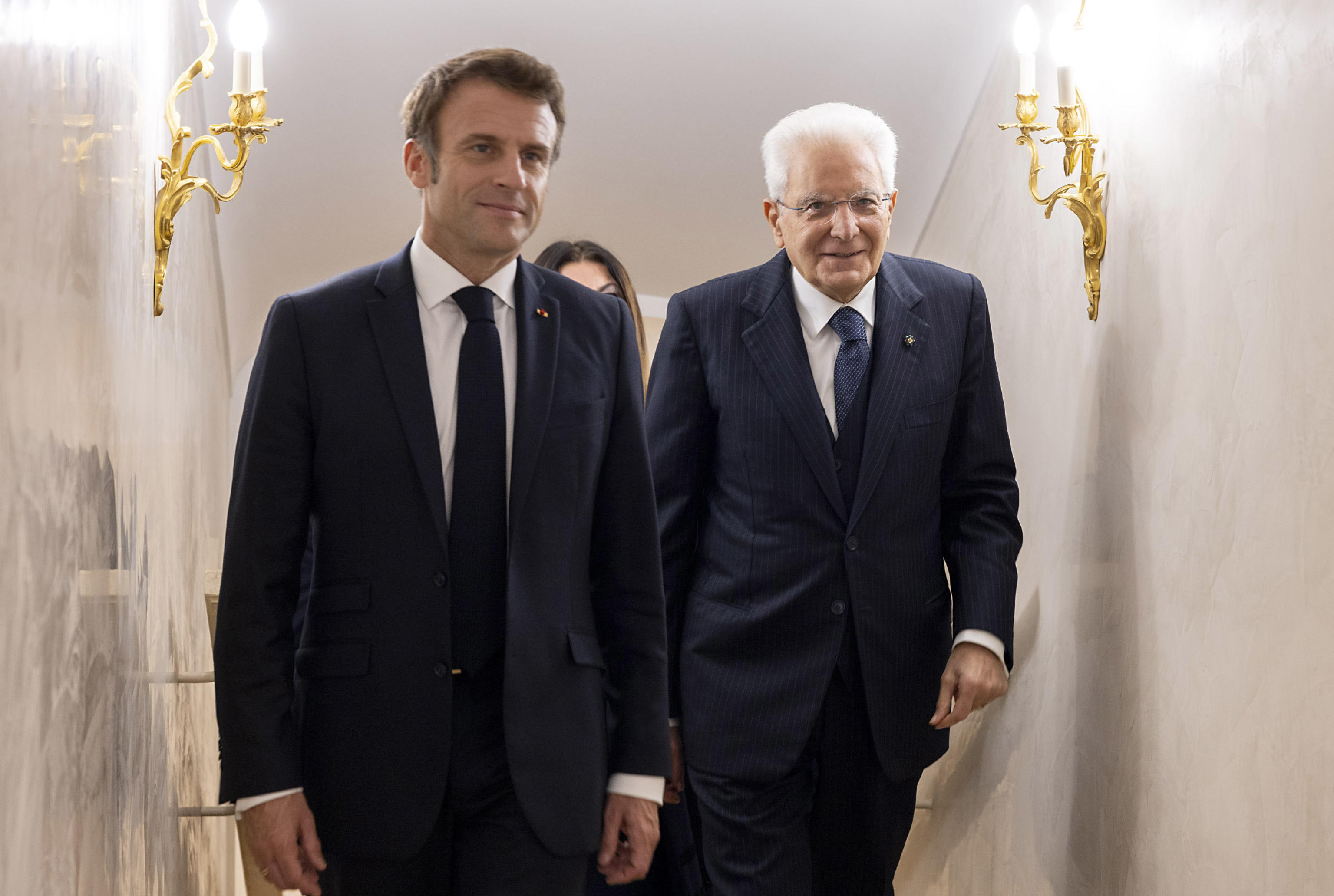 Chi gestisce la politica estera in Italia?