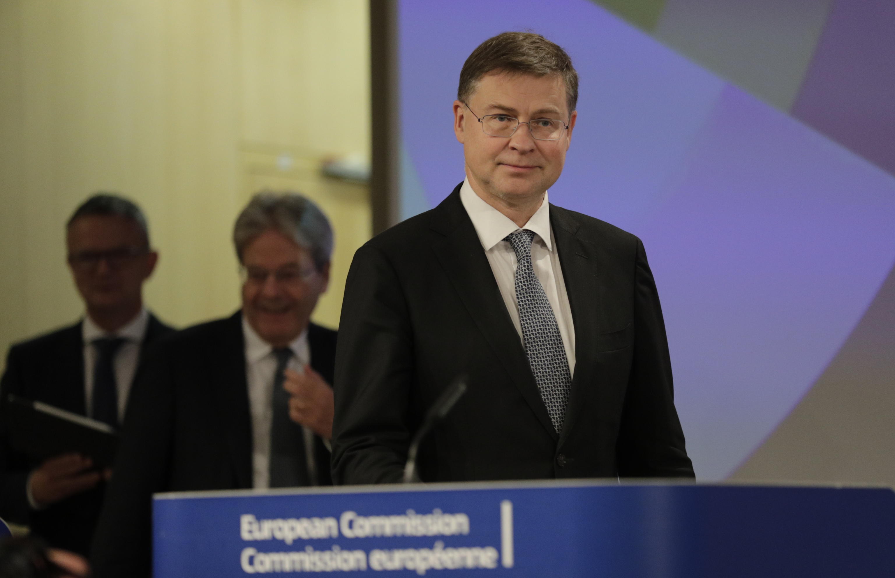 Energia, Dombrovskis: “Misure siano temporanee e mirate” 