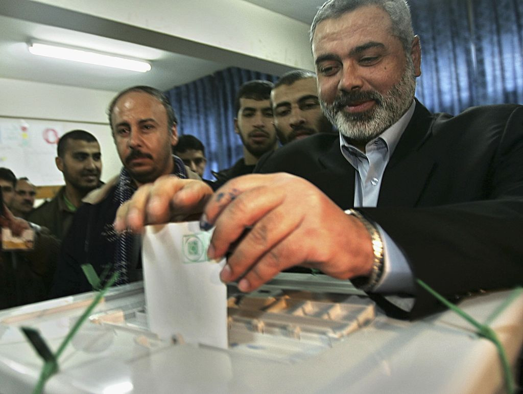 I palestinesi votano per i terroristi e poi dicono che gli israeliani sono “estremisti”