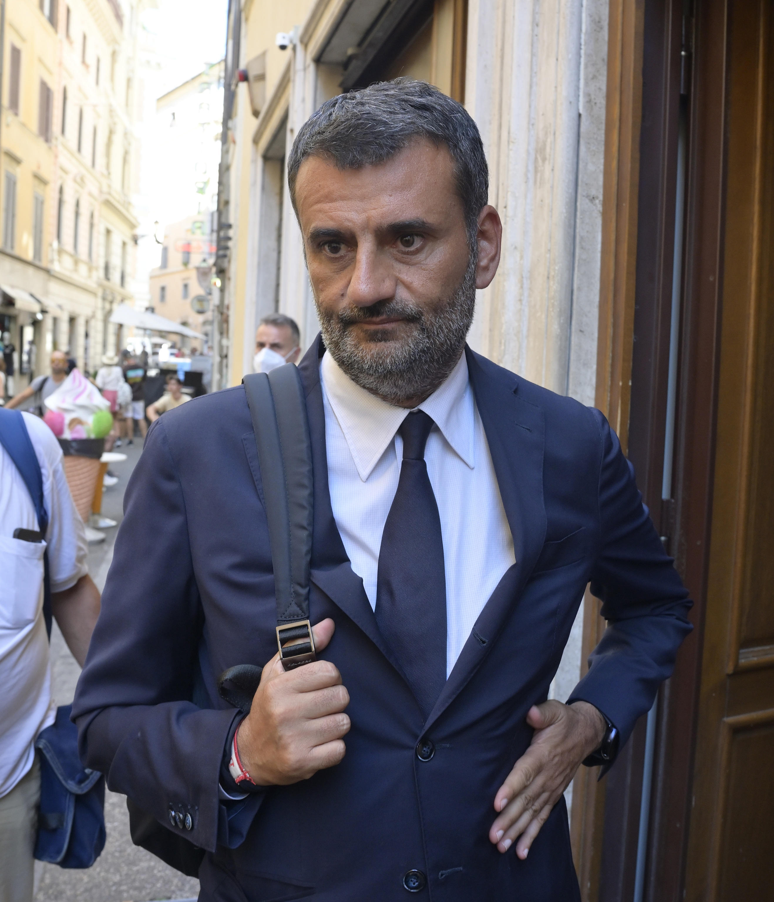 Pd, Antonio Decaro “vota” Bonaccini