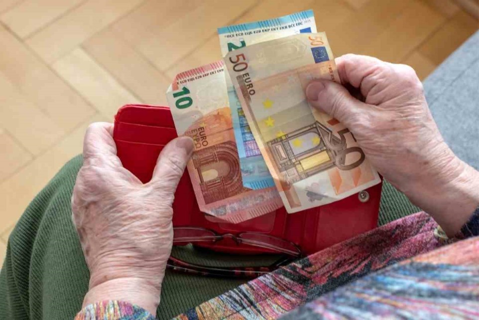 Pensioni minime: la frenata della Lega, l’irritazione di Forza Italia