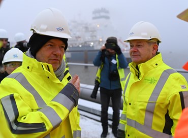 La Germania inaugura il primo rigassificatore off-shore
