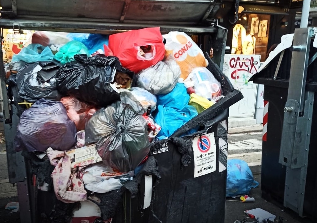 “La città è sporca”: Lega e Cgil tirano le orecchie a Gualtieri