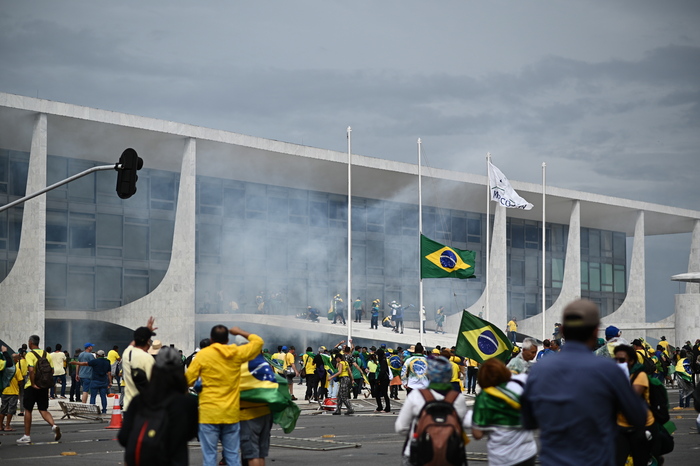 Attacco al potere verde-oro: Bolsonaro condanna la rivolta