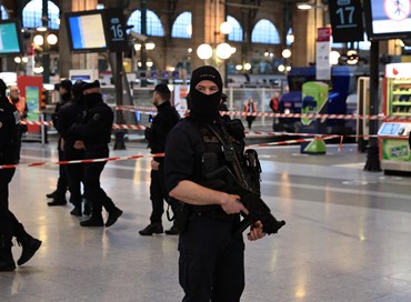 Parigi: ferite sei persone alla Gare du Nord