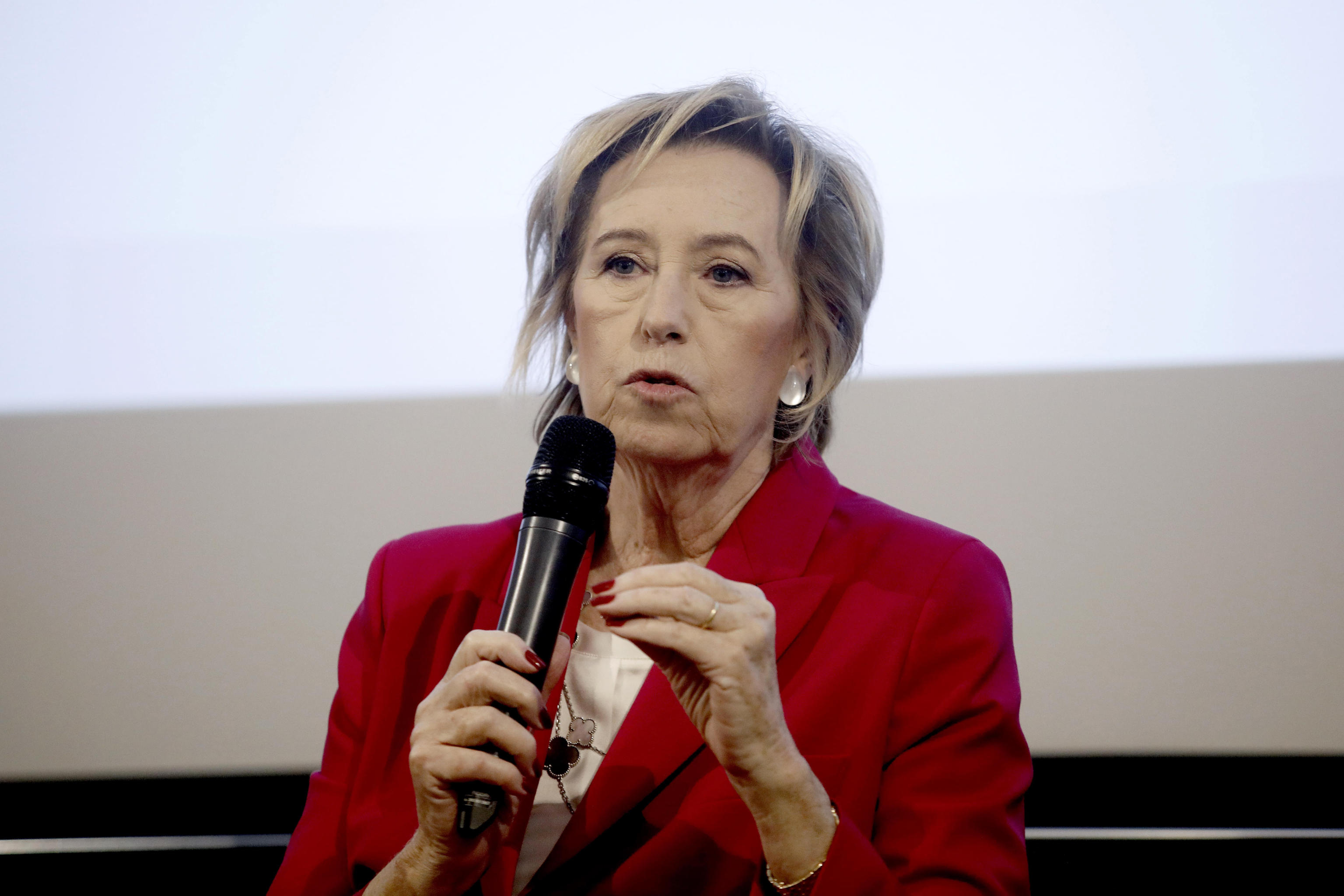 Lombardia: Moratti, staccata nei sondaggi, lancia il programma