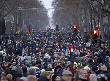Riforma delle pensioni: è sciopero, “giovedì nero” in Francia