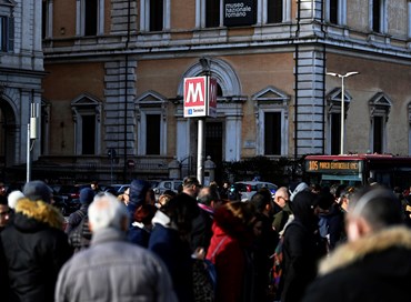 Roma, metro A ferma: una giornata di ordinario disagio