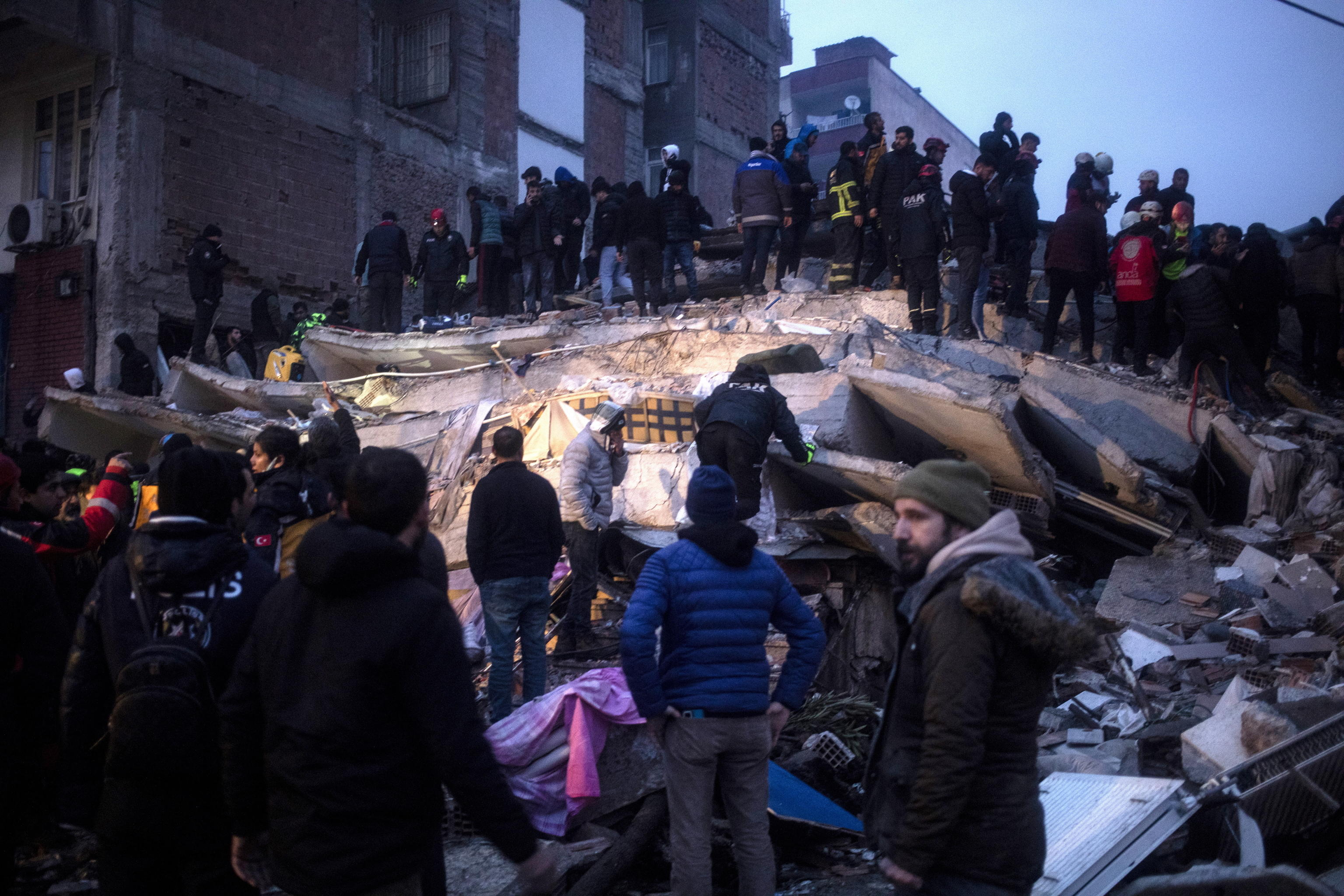 Terremoto in Turchia e Siria: migliaia le vittime