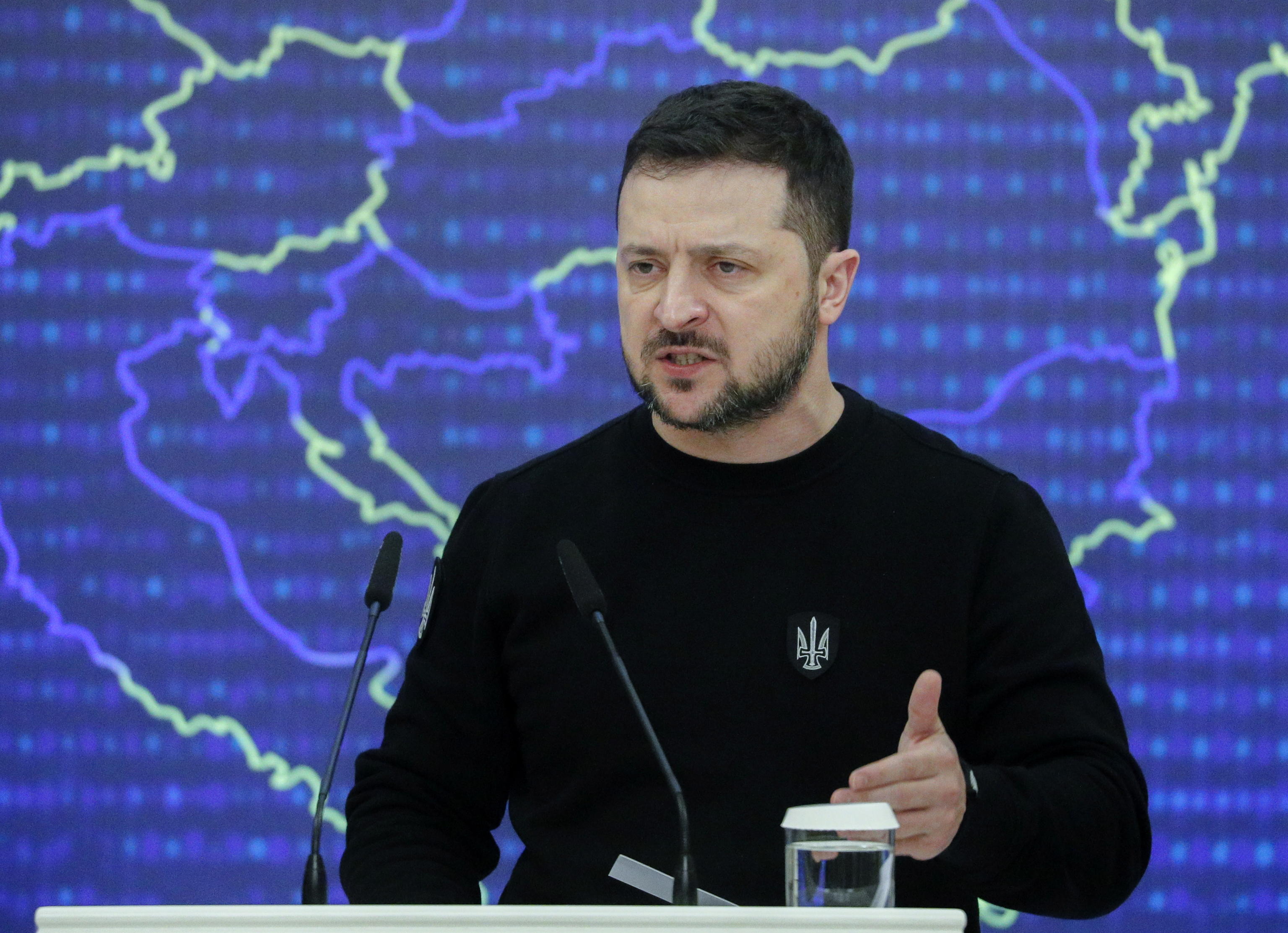 Zelensky vuole Ue, cannoni e il palco di Sanremo