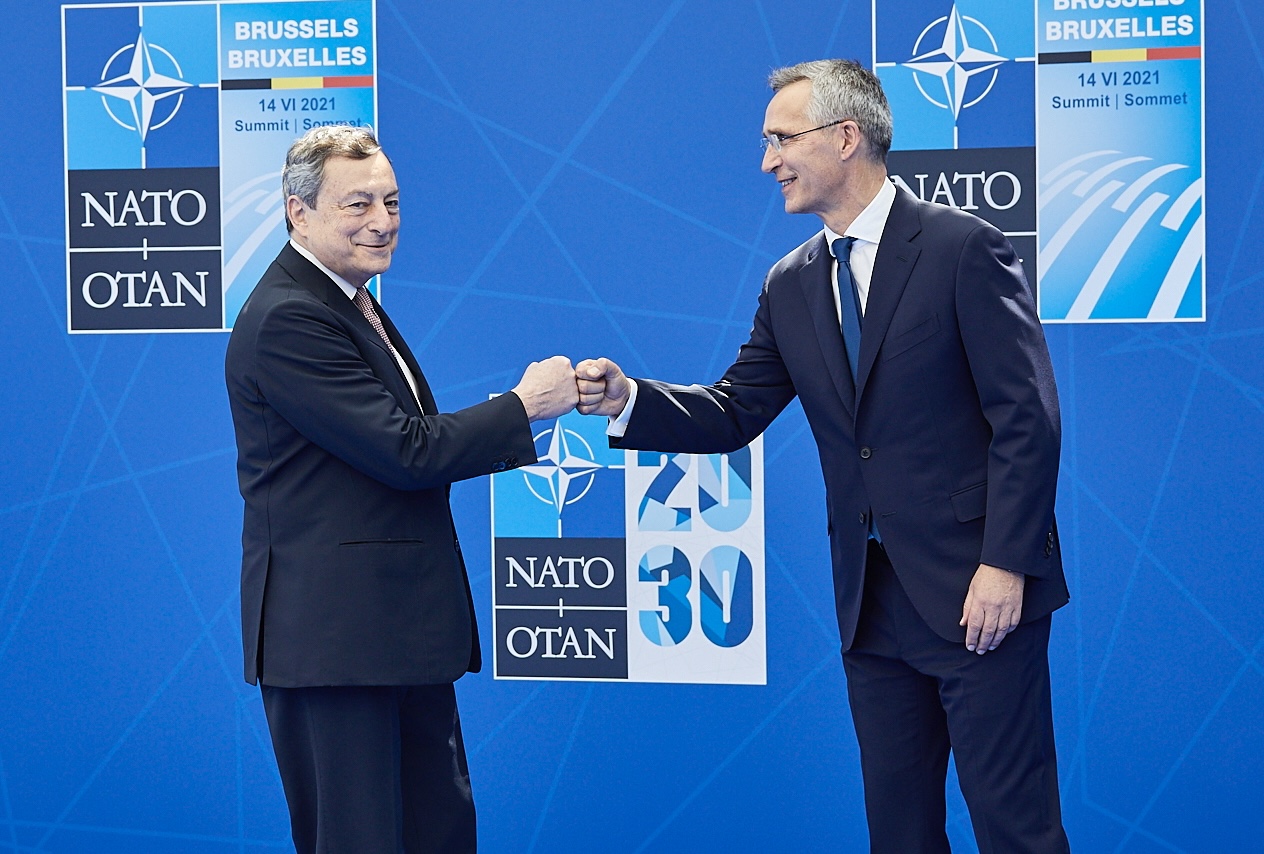 Nato, dopo Stoltenberg potrebbe iniziare l’era Draghi