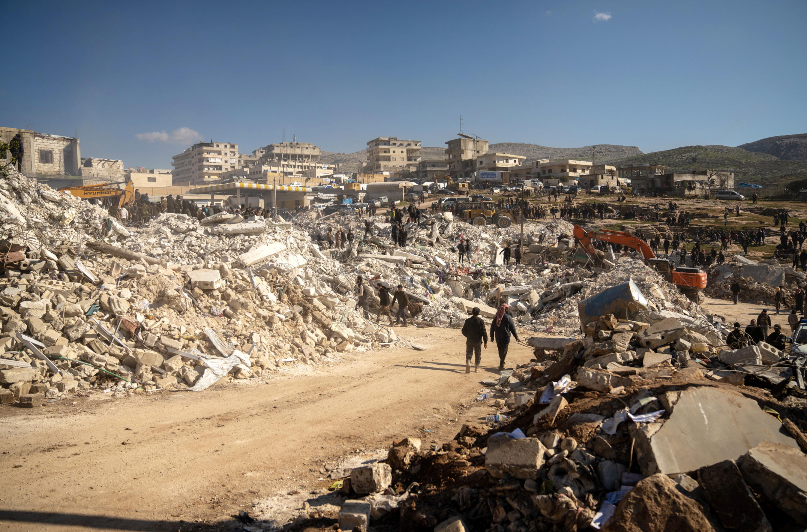 Terremoto a Idlib: soccorrere i jihadisti?
