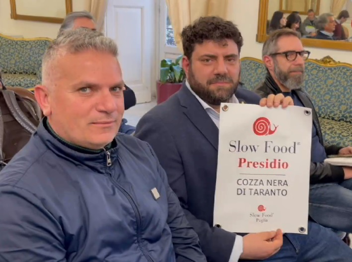 Carlo Petrini e la cozza nera di Taranto