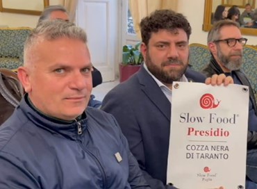 Carlo Petrini e la cozza nera di Taranto