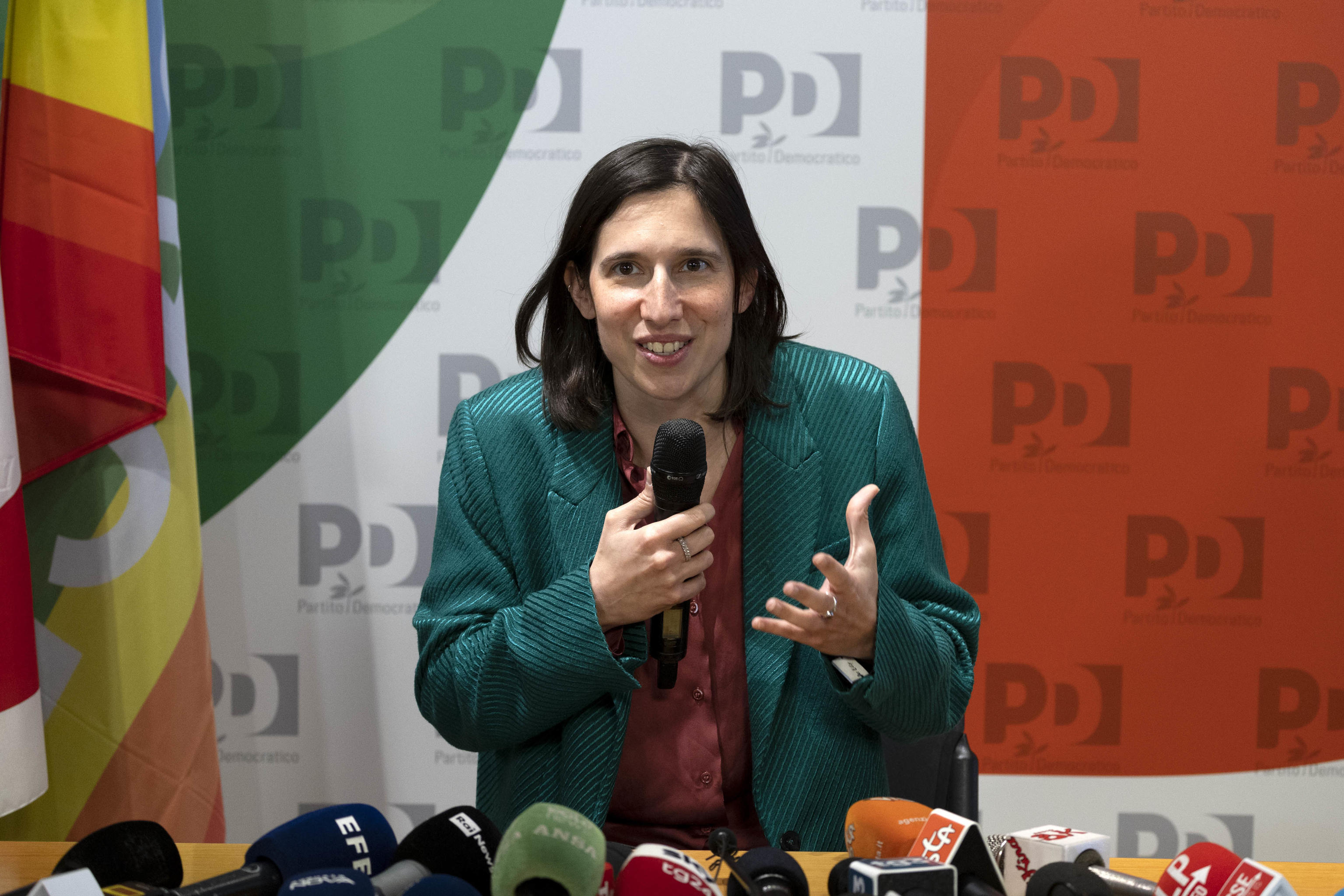 Pd, Schlein lancia tesseramento e assicura: “Nessuna scissione”