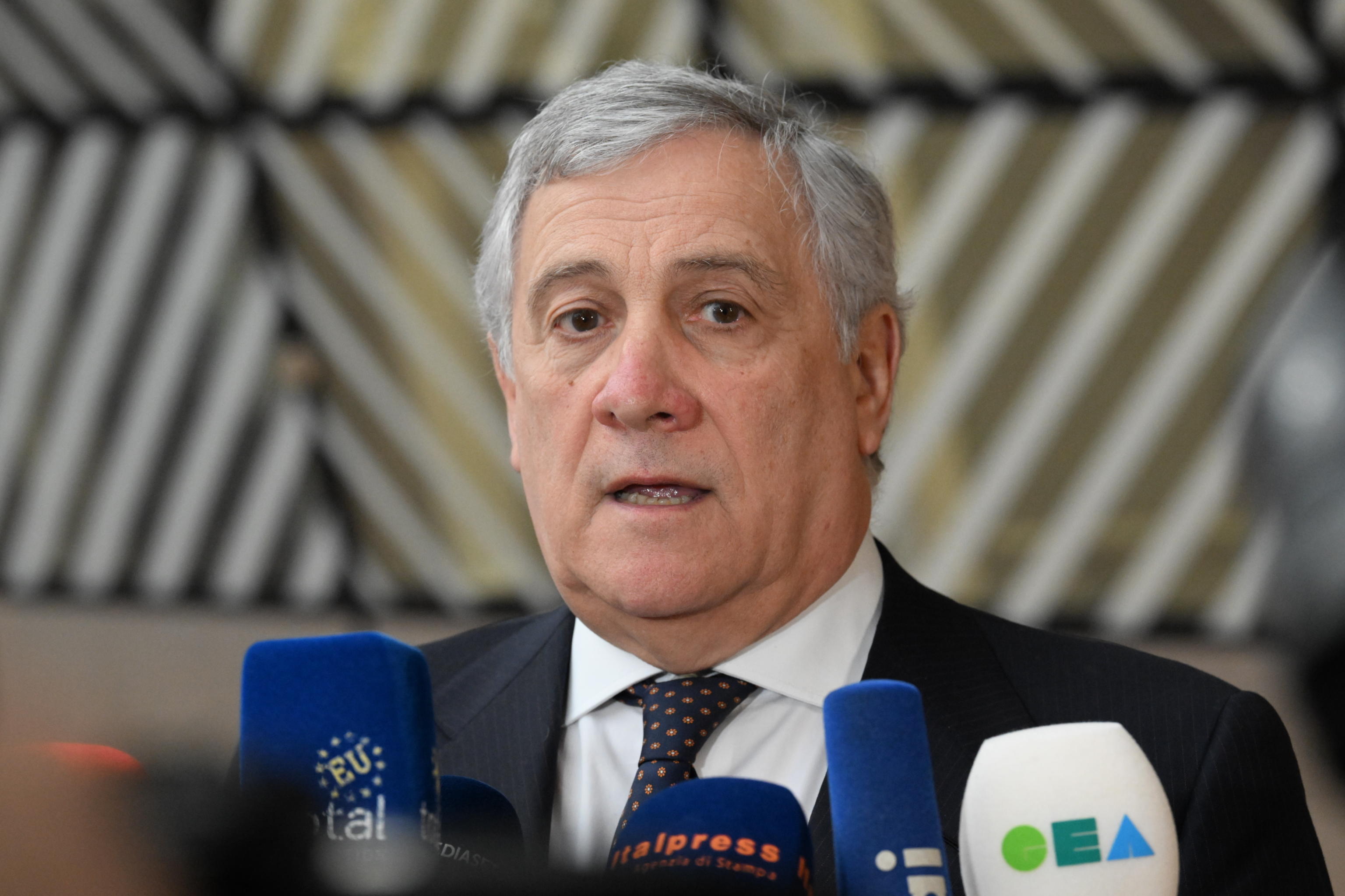 Migranti, Tajani: “L’Italia non può affrontare l’emergenza da sola”