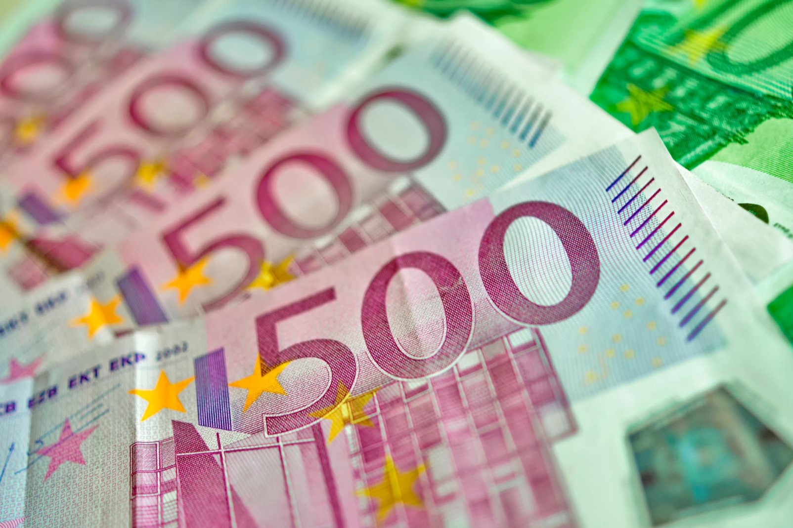 Ue, 130 eurodeputati chiedono una tassa sui super ricchi