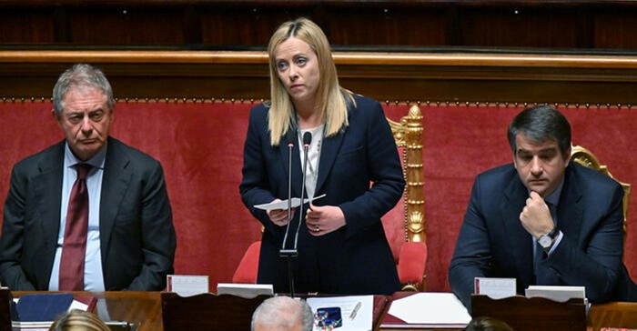 Meloni: “Preferisco dimettermi che andare in Ue come Conte”