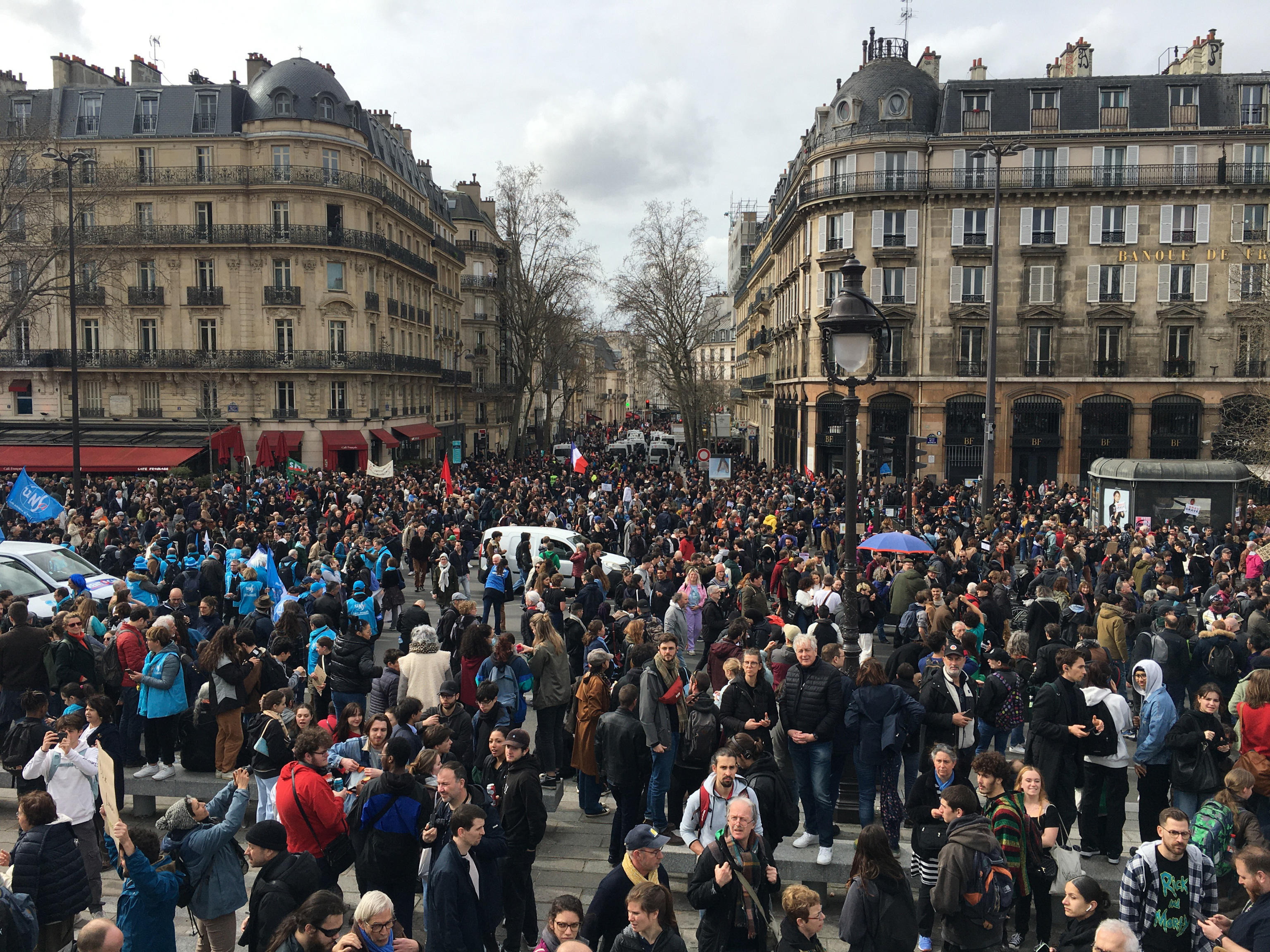 Francia, troppe proteste: salta la visita di Carlo III