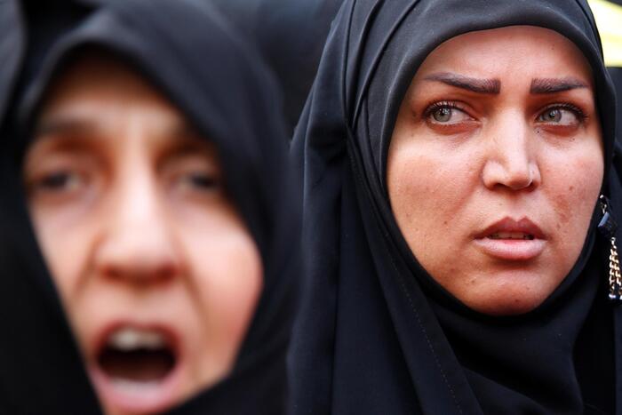 Iran, stop istruzione per le studentesse senza velo