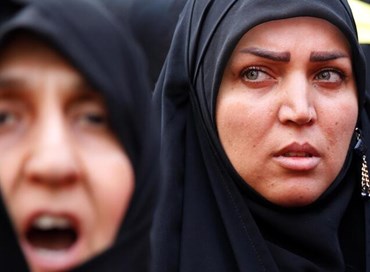 Iran, stop istruzione per le studentesse senza velo