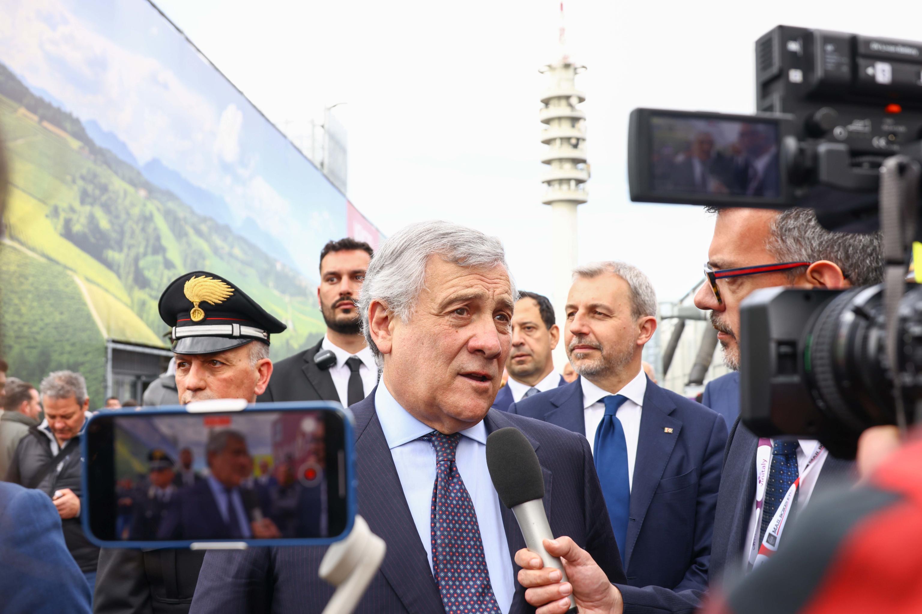 Tajani: “Non si può pensare che la pace sia la resa di Kiev”
