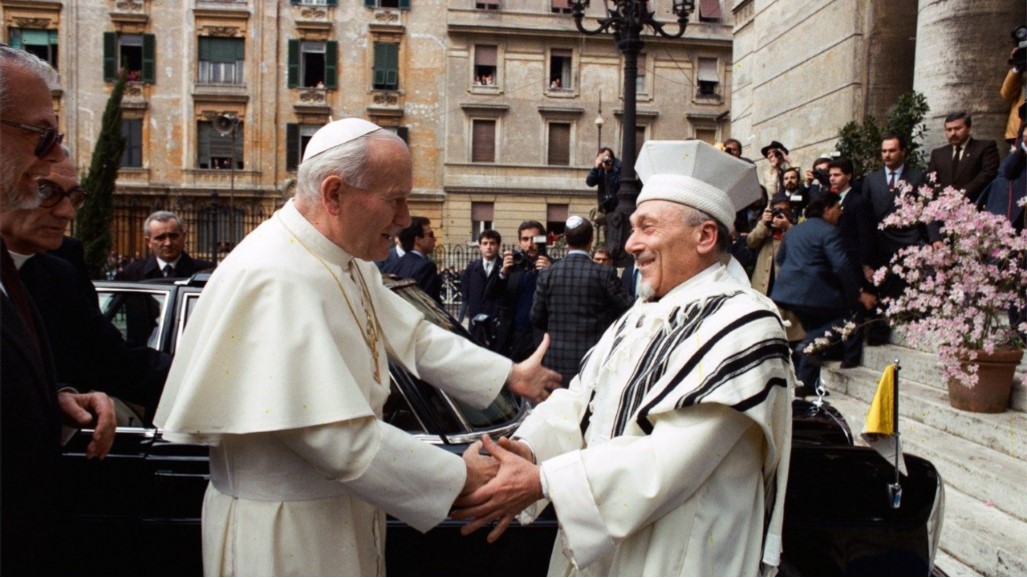 13 aprile 1986: Papa Giovanni Paolo II visita la Sinagoga di Roma
