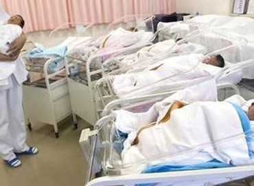 Due mamme e una culla per la vita
