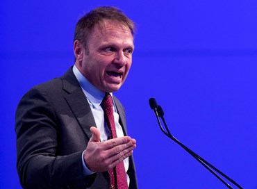 Lollobrigida non legge il Mein Kampf ma i rapporti Onu