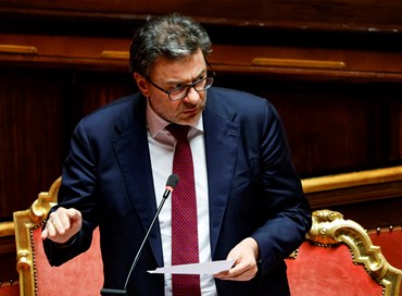 Natalità, idea di Giorgetti: “No tasse per chi fa figli”