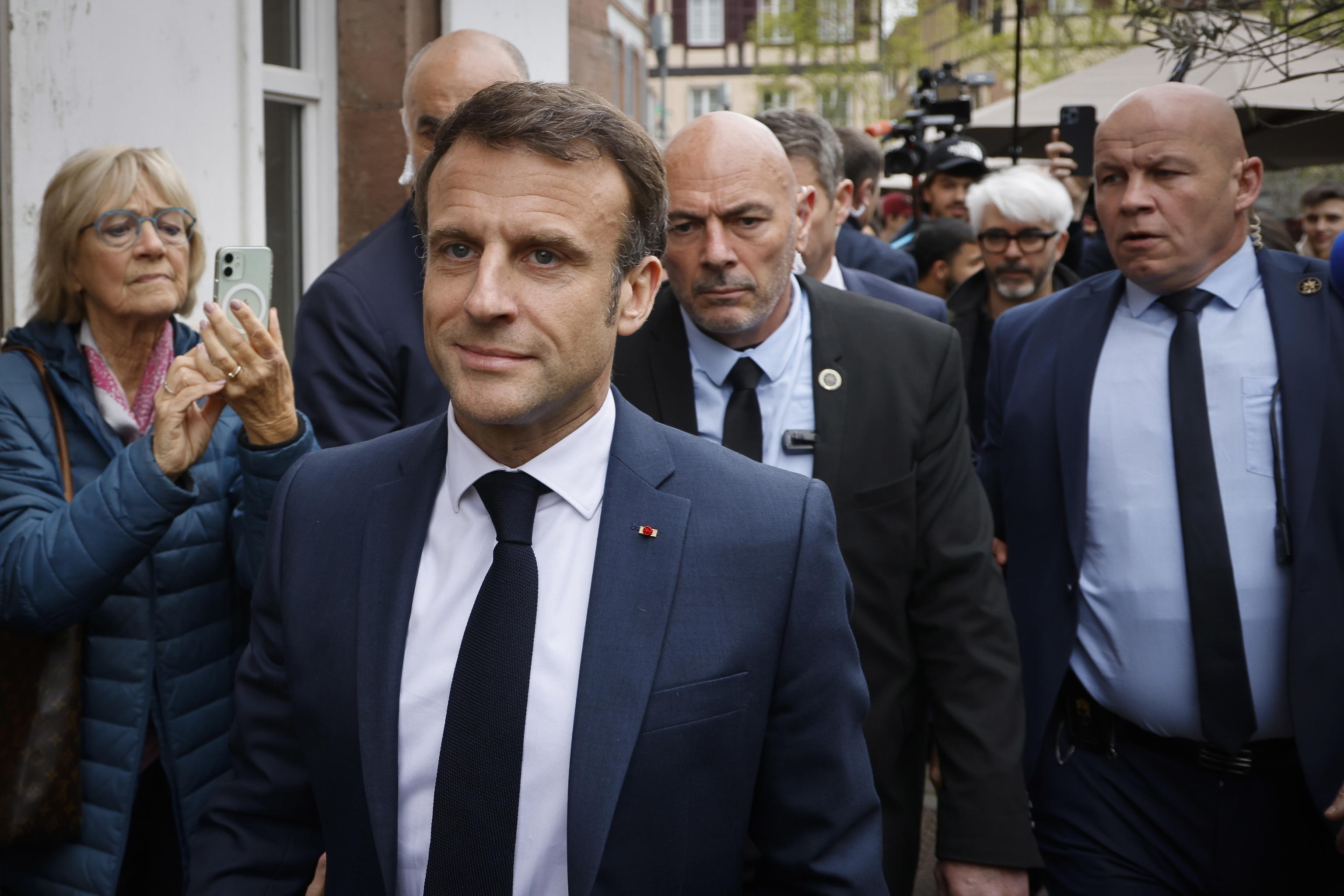 Macron contro tutti