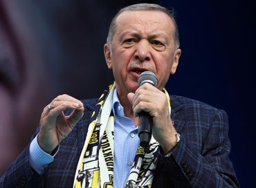 Il velo turco, il pio Erdoğan