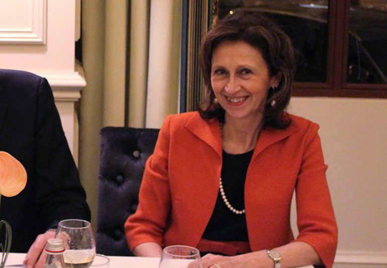 Garante per l’infanzia: “Minori sui social, serve più educazione”