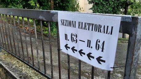 Amministrative: quattro città al centrodestra, raffica di ballottaggi