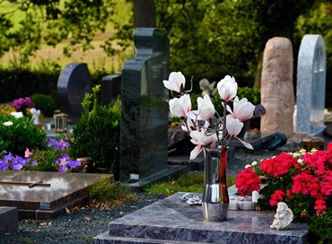 Come organizzare un funerale in Italia