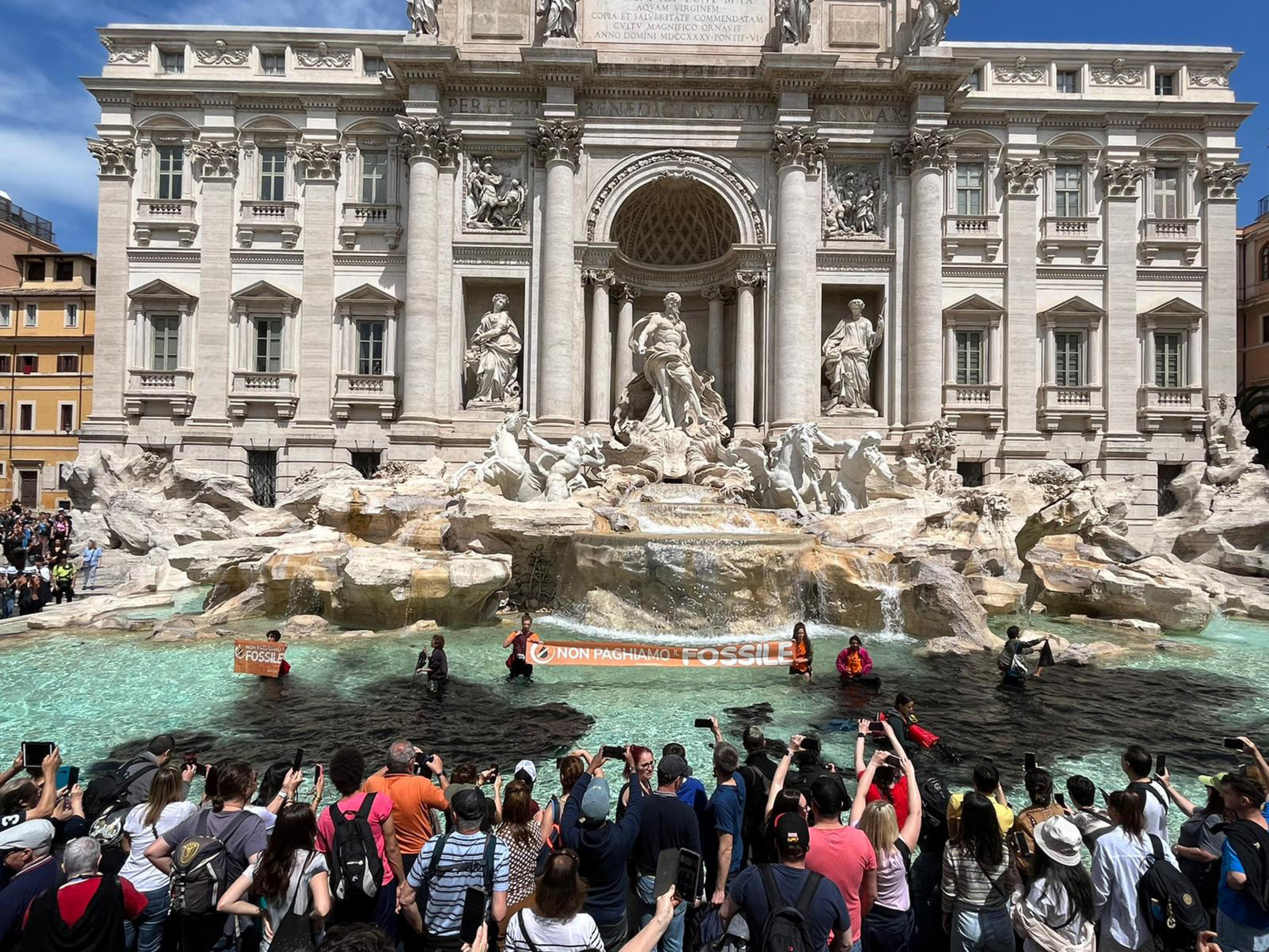 Gli “eco-vandali” sono indigesti pure a sinistra