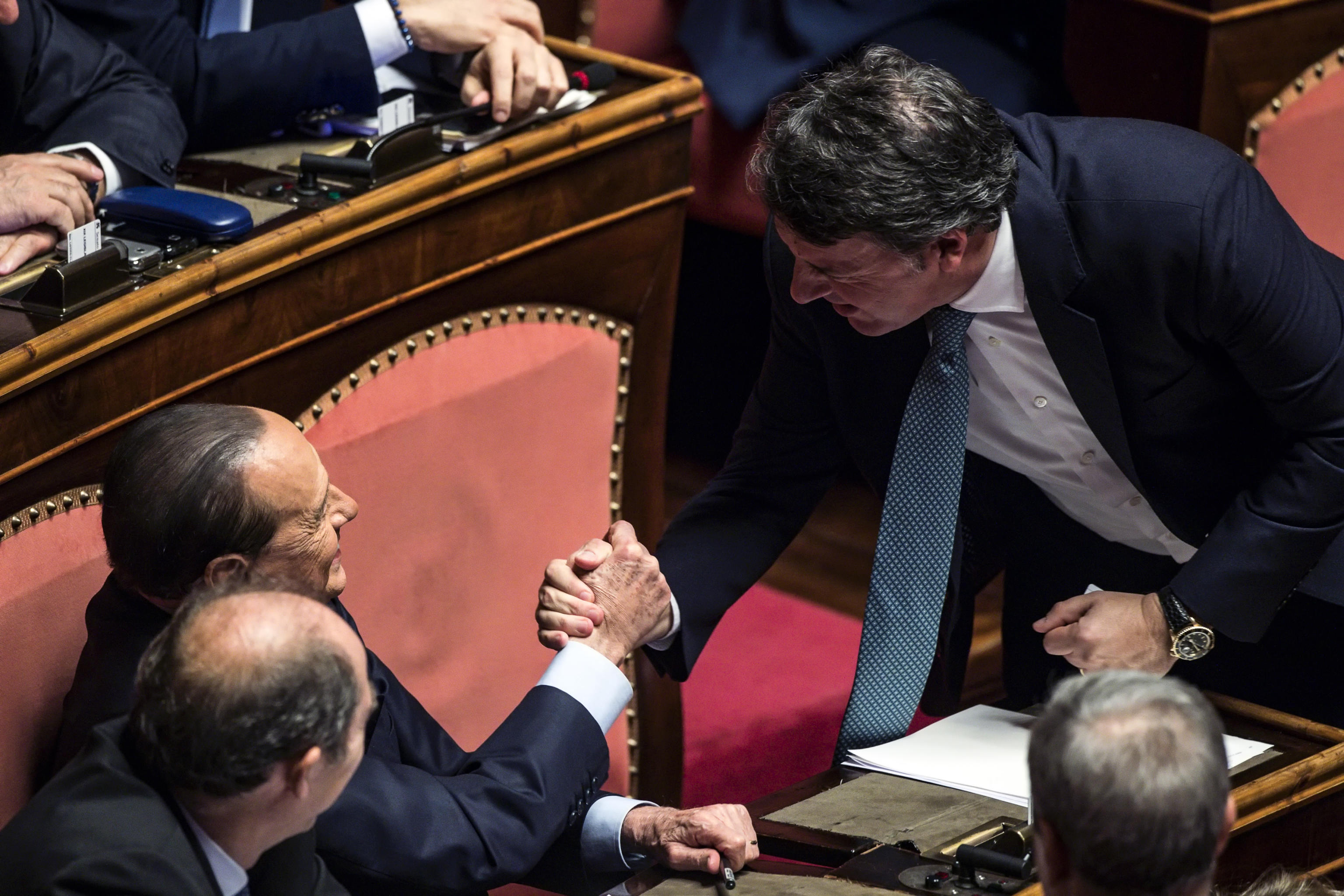 Berlusconi “tenta” Renzi: “Venga dalla nostra parte”