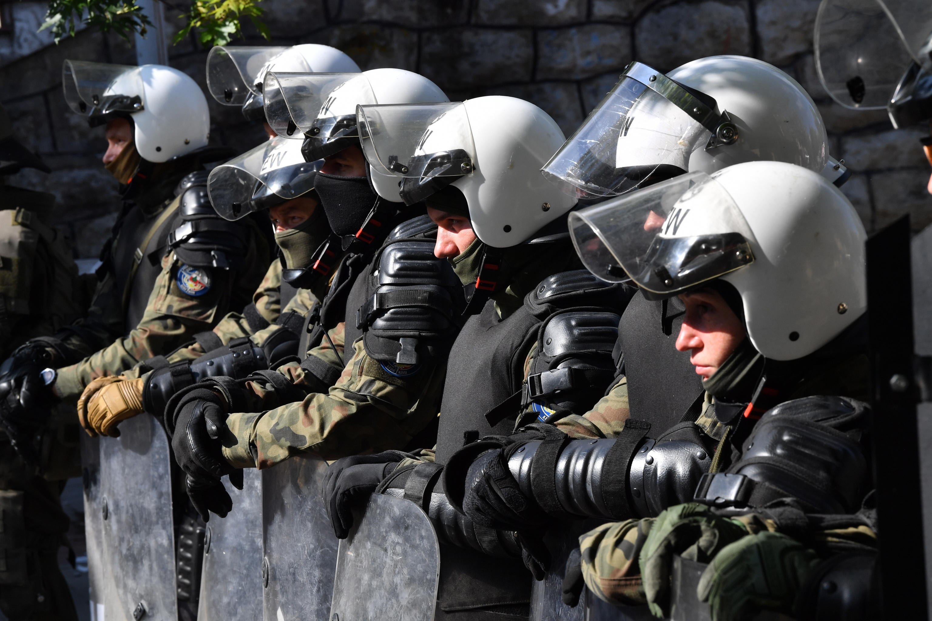 Scontro tra manifestanti e Kfor: feriti 14 soldati italiani