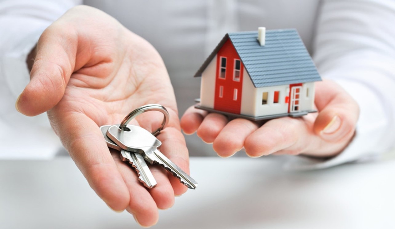 Affitti brevi: il problema non è il dito di Airbnb ma la Luna della scarsità di immobili