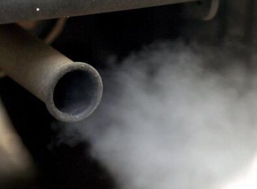 Radical green: dicono “no” alle auto a benzina, ma non usano l’elettrico