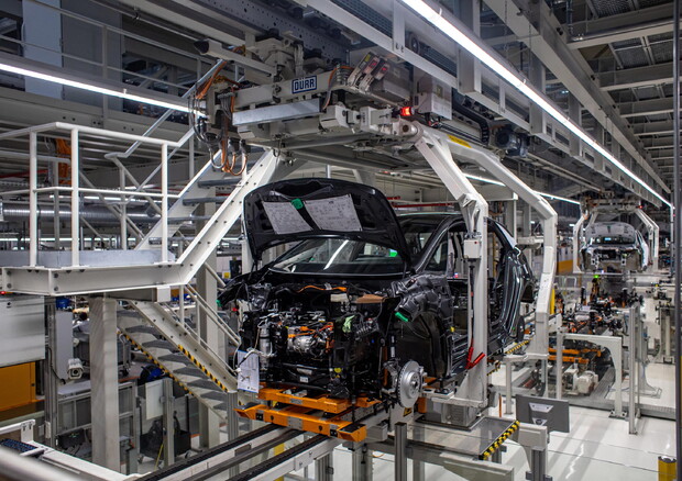 Istat: ad aprile crolla la produzione industriale