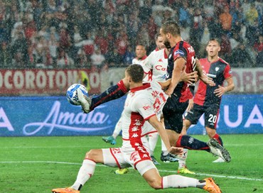 La zampata di Pavoletti vale al Cagliari la promozione