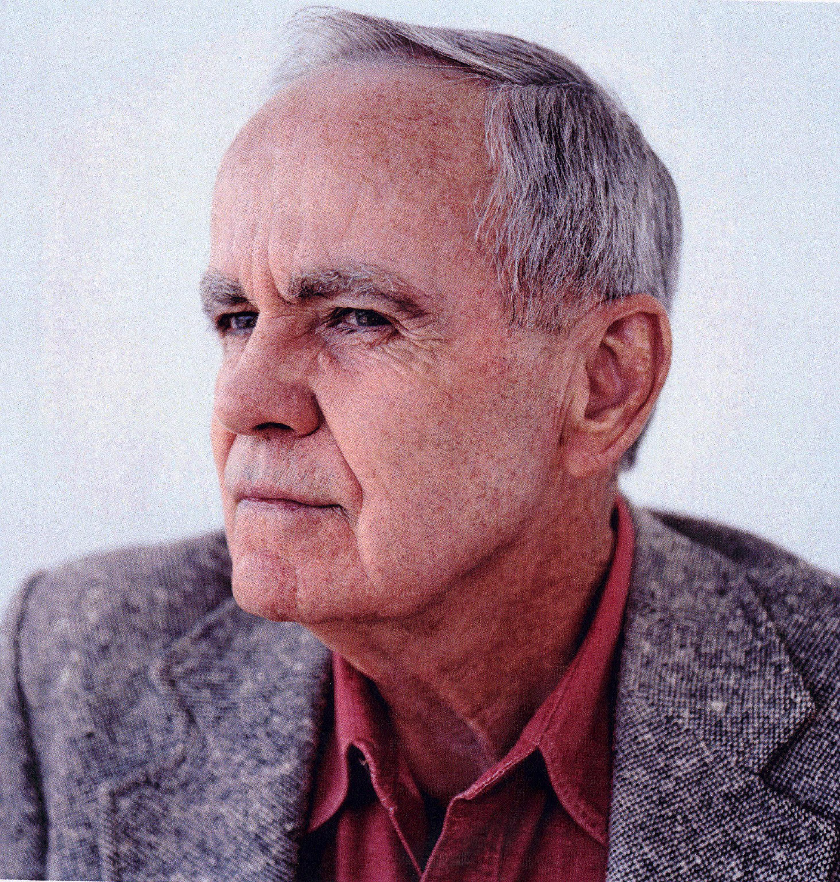 Addio a Cormac McCarthy, autore del libro “Non è un paese per vecchi”